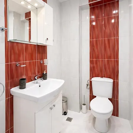 Apartment & Private Parking - Walk To Old Town And Main Street