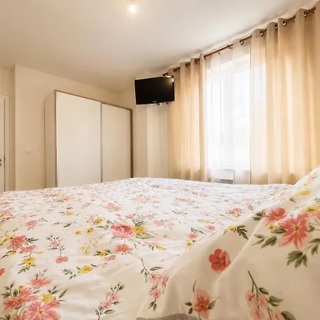 Apartment & Private Parking - Walk To Old Town And Main Street