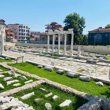 & Private Parking - Walk To Old Town And Main Street Plovdiv